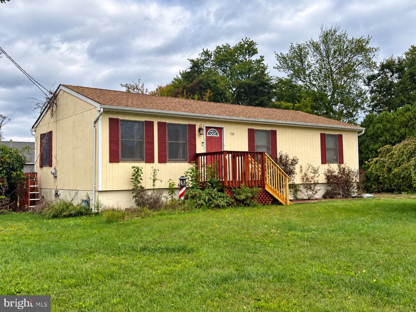 720 CLAIRMORE AVE Property Photo 1