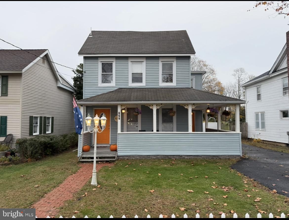 666 E Bay Ave Property Photo 1