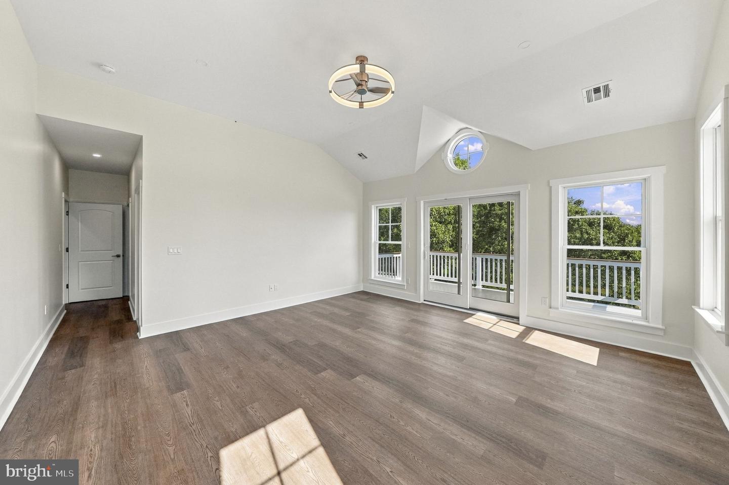 208 Country Club Blvd Property Photo 22
