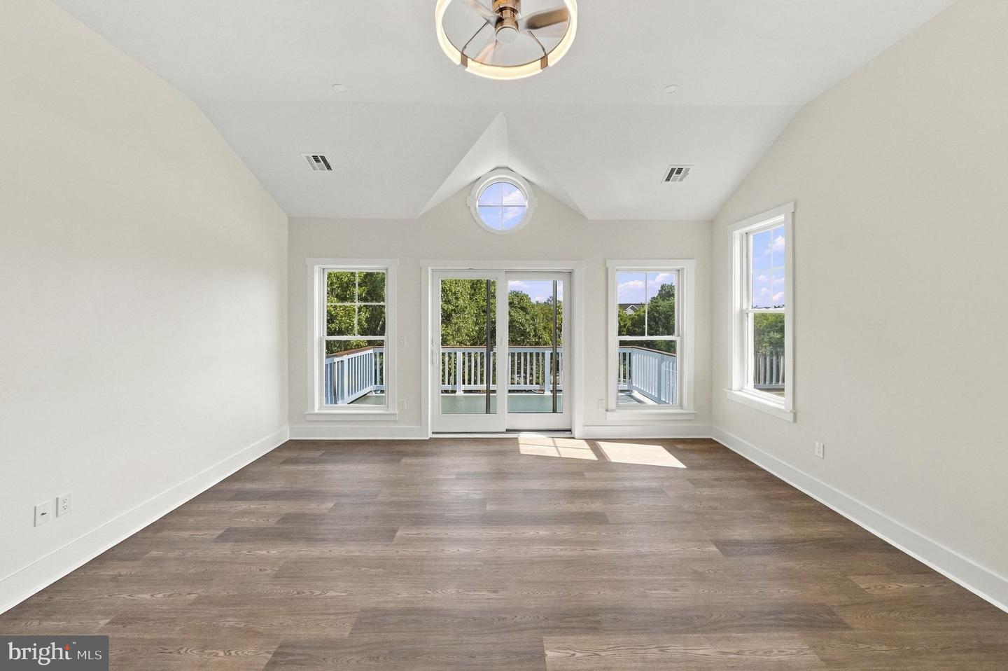 208 Country Club Blvd Property Photo 25