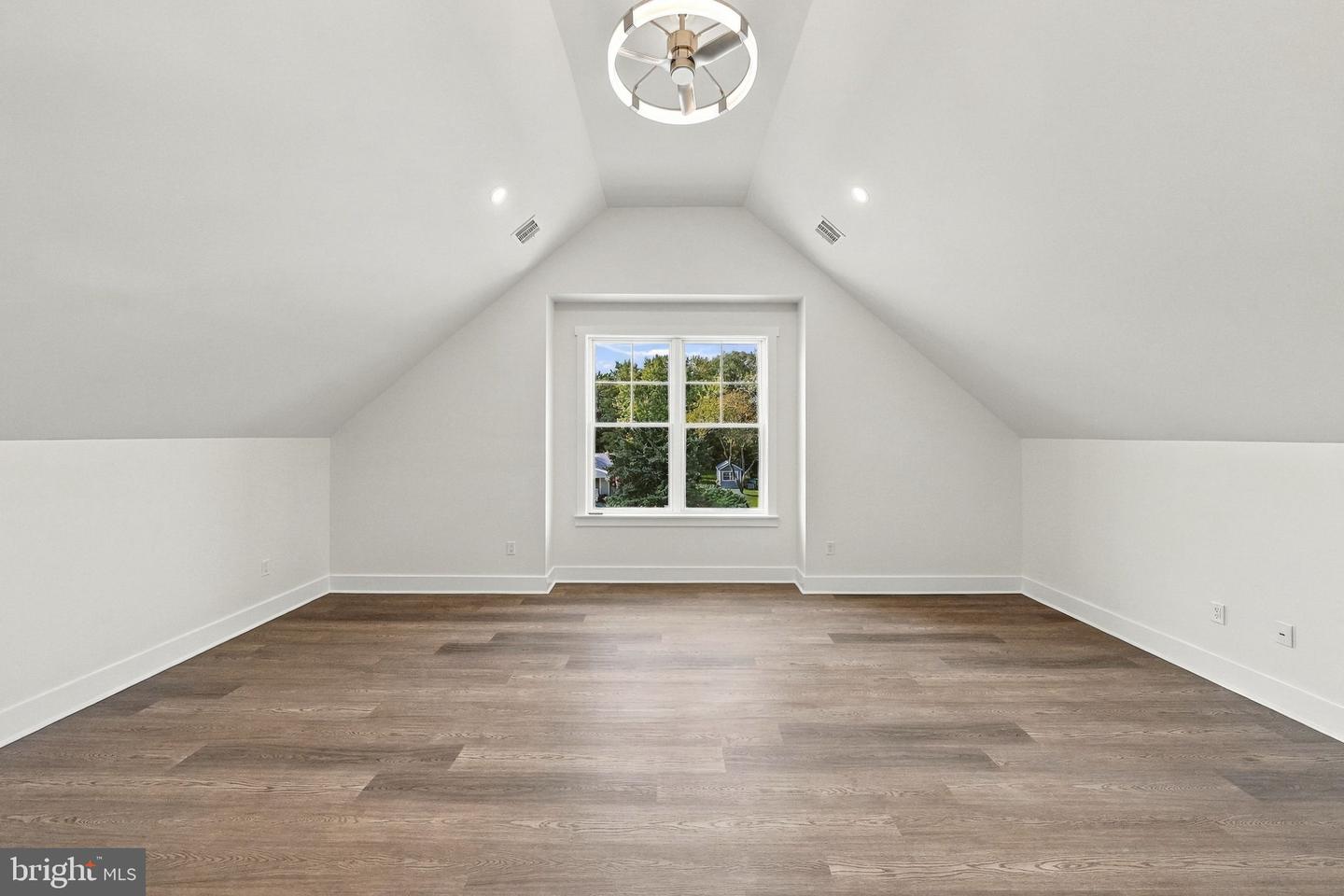 208 Country Club Blvd Property Photo 35