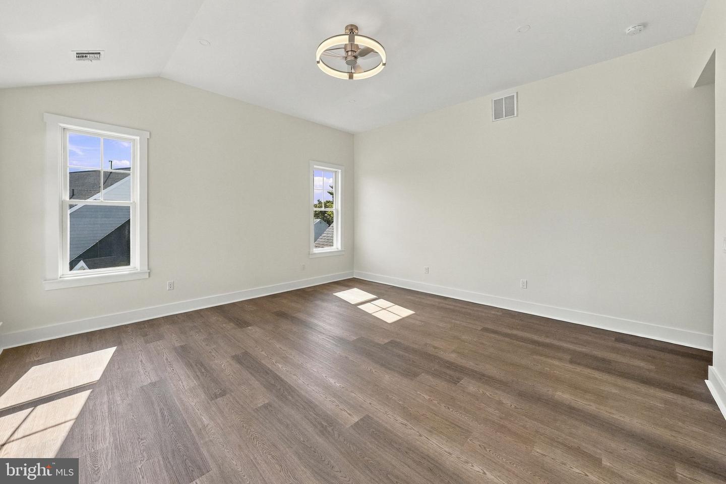 208 Country Club Blvd Property Photo 37