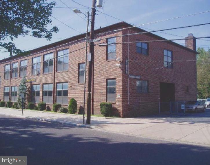 31 Oak St Property Photo 1