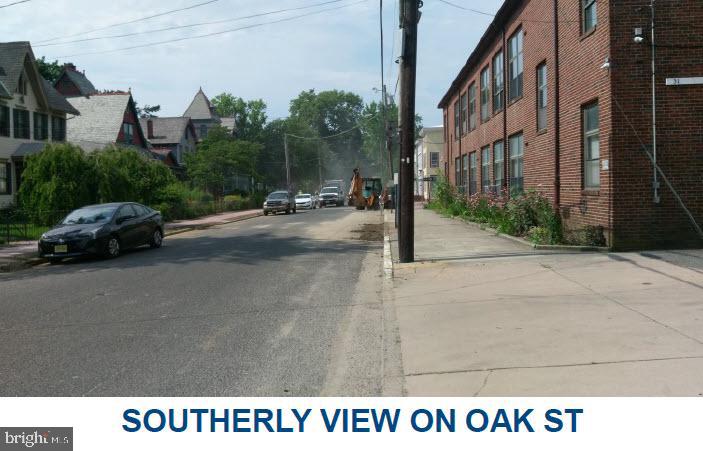 31 Oak St Property Photo 8