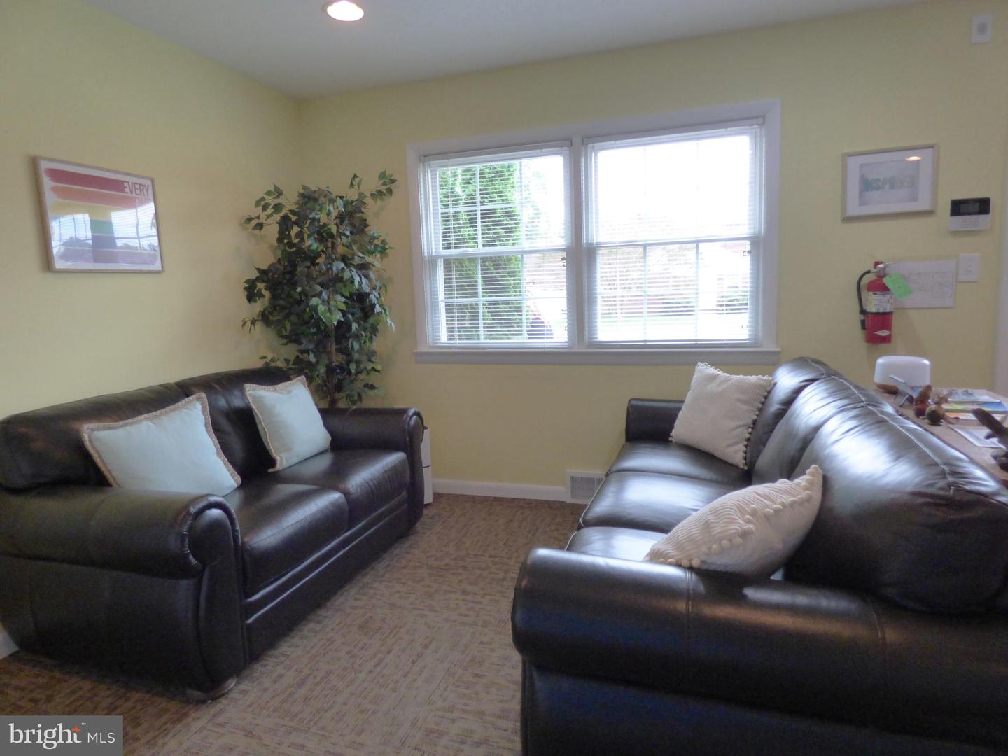 364 S Broadway Property Photo 7