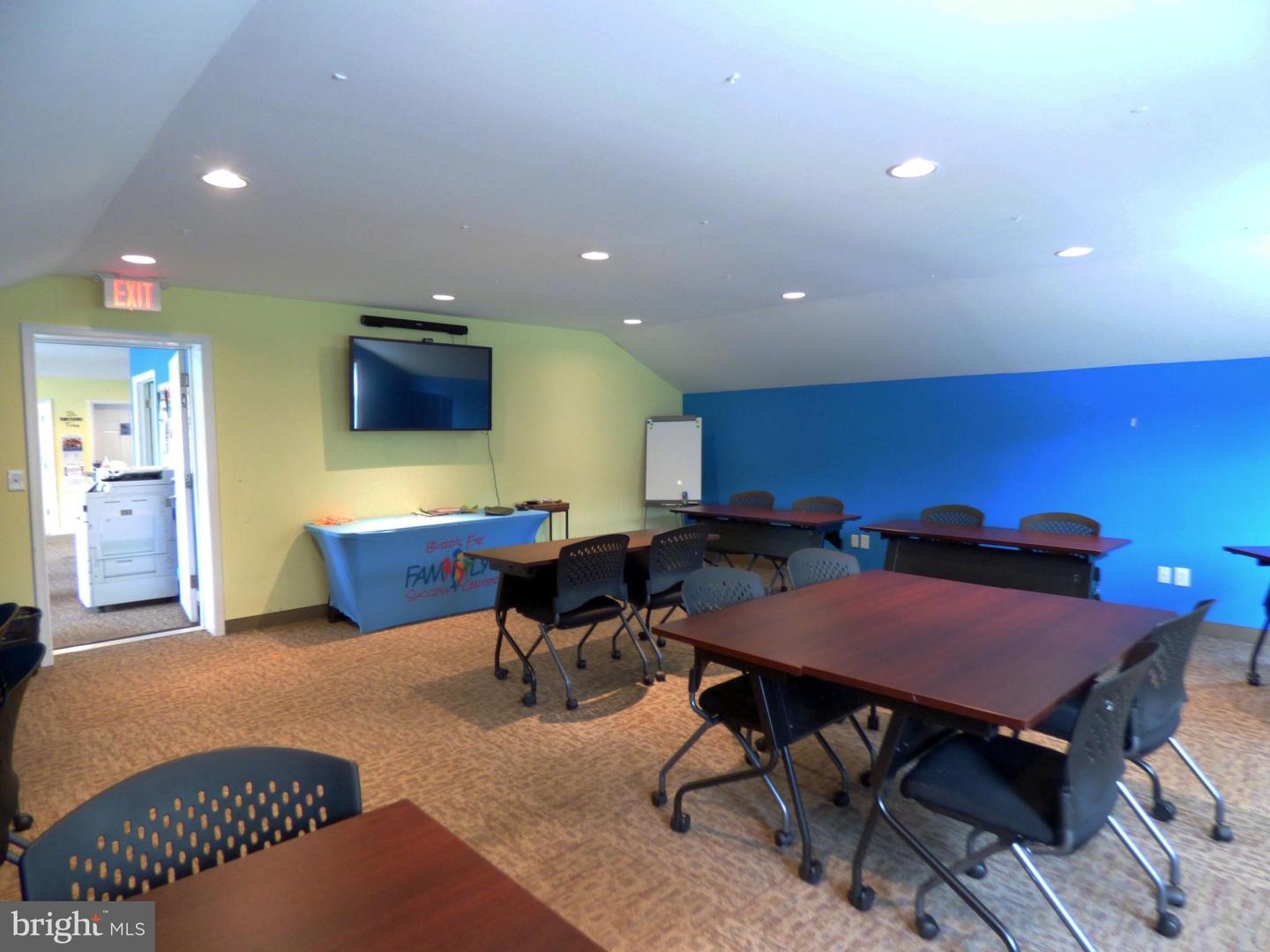 364 S Broadway Property Photo 8