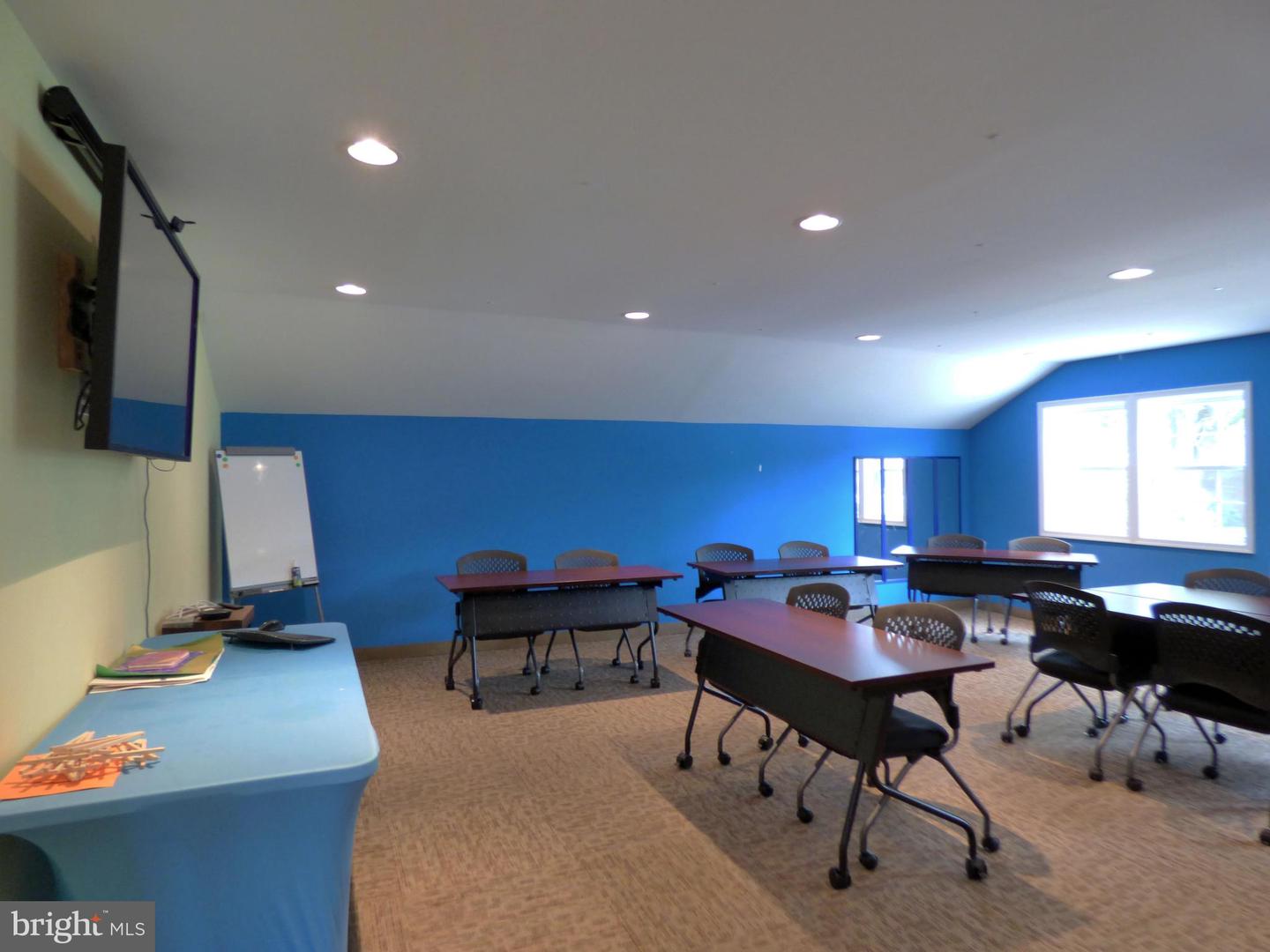 364 S Broadway Property Photo 10