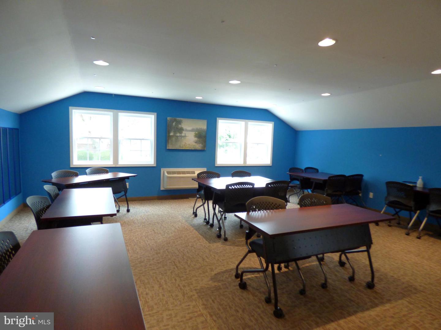 364 S Broadway Property Photo 11