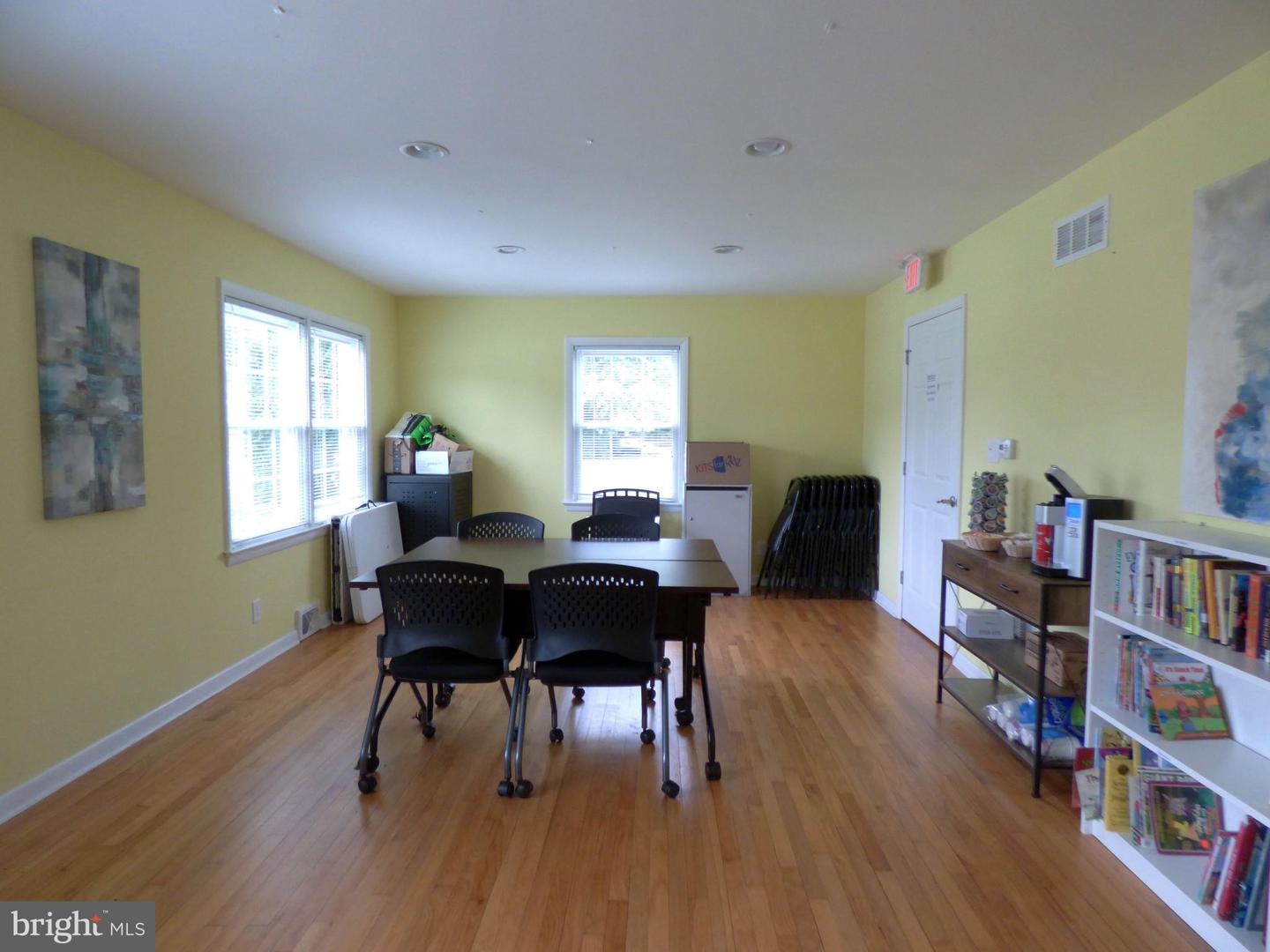 364 S Broadway Property Photo 13