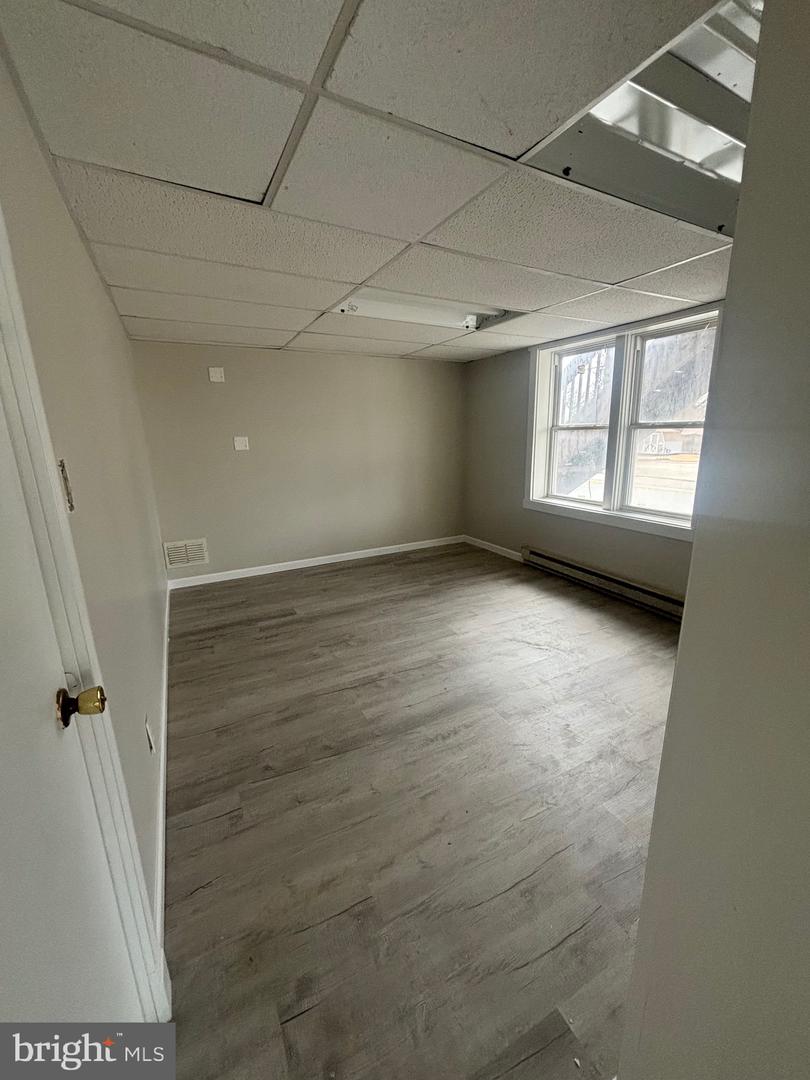 304 N Broadway #a Property Photo 6