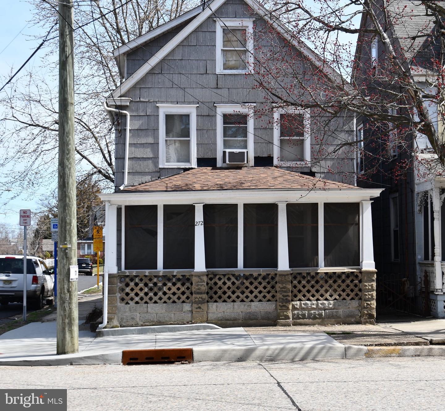 272 E Broadway Property Photo 1