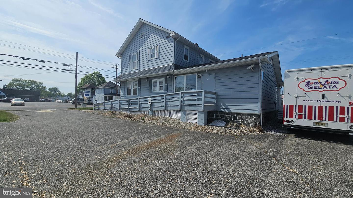101 N Broadway Property Photo 3