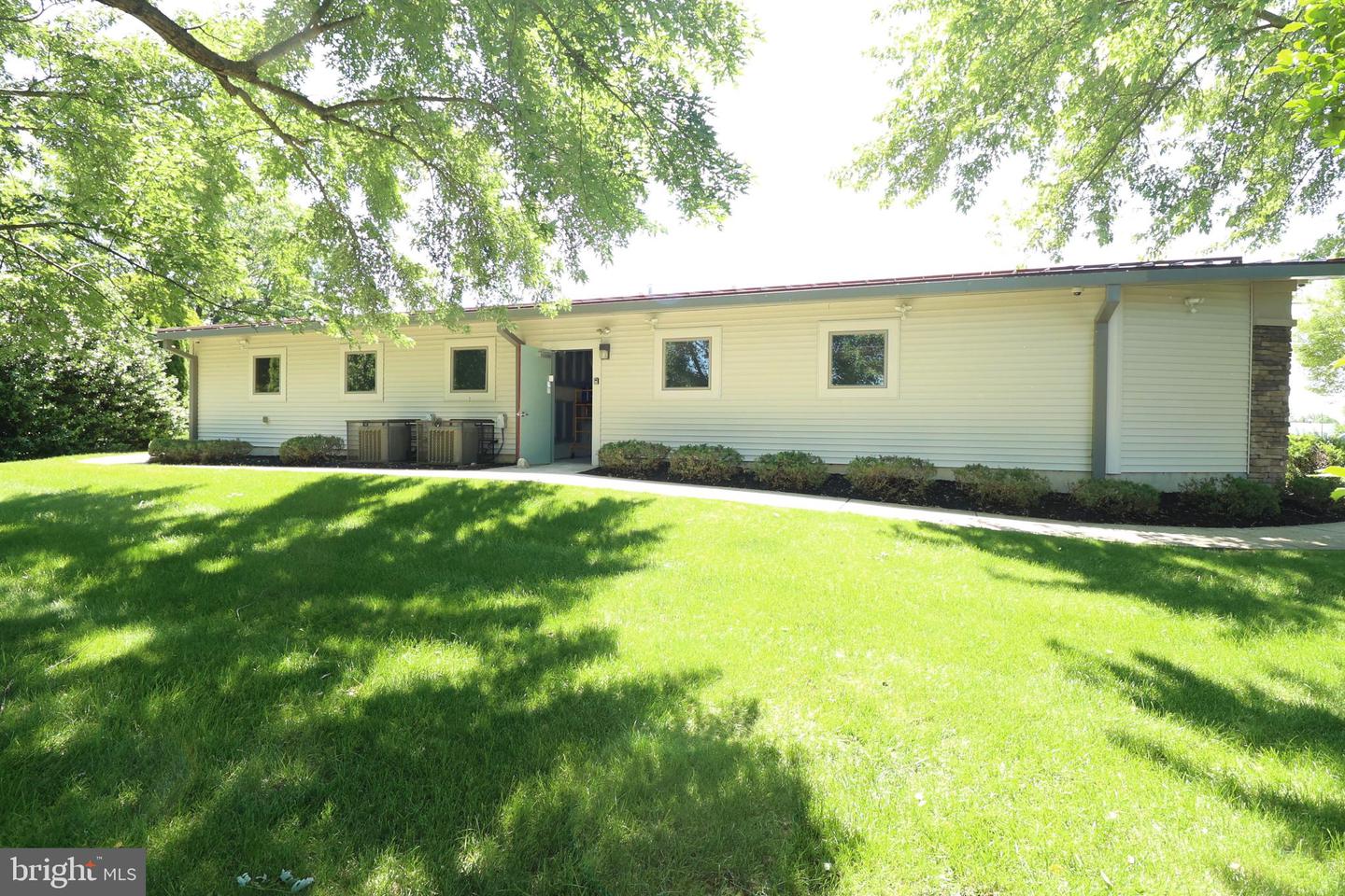 399 Front St Property Photo 49
