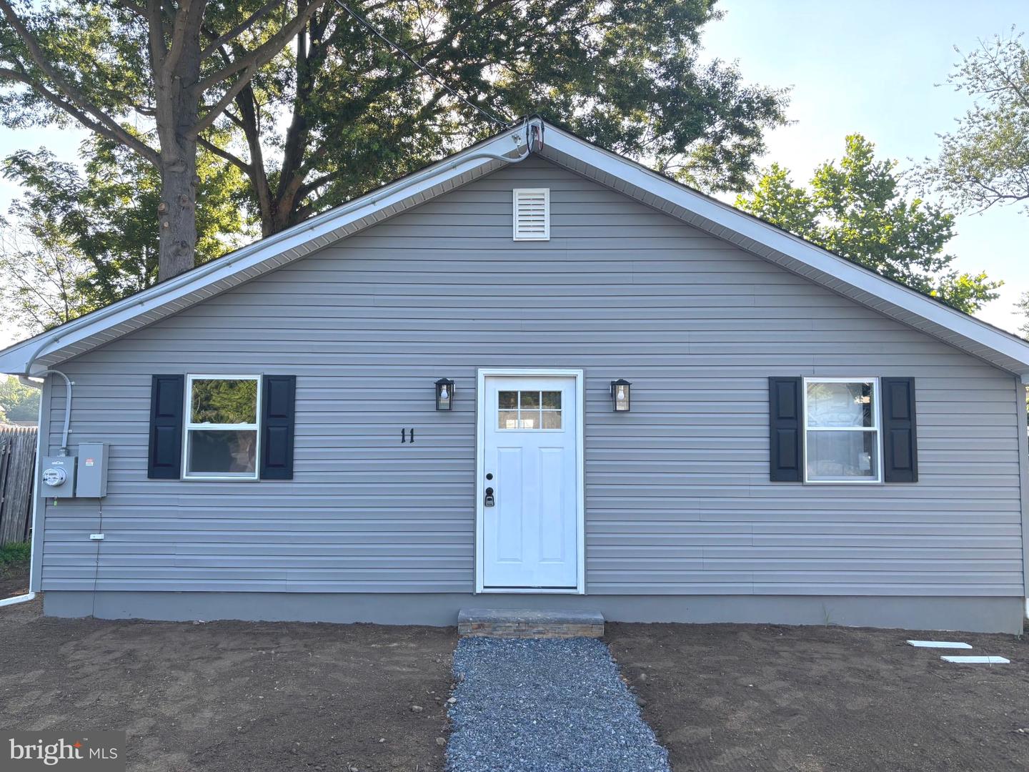 11 SHIRLEY ST Property Photo 1