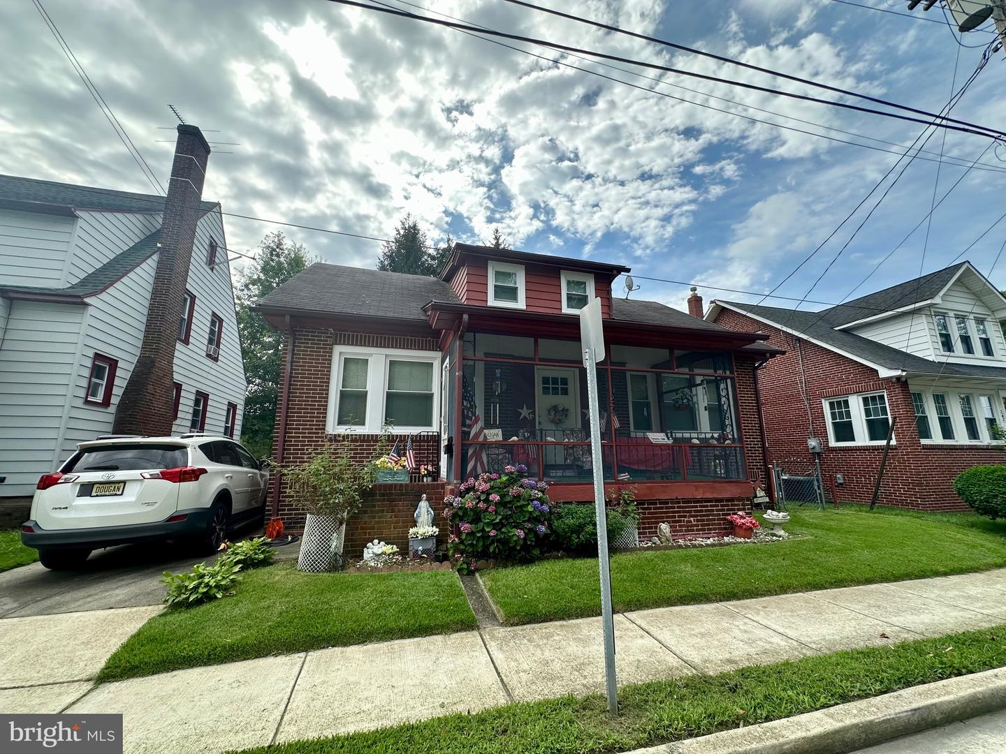 27 Penn St Property Photo 1