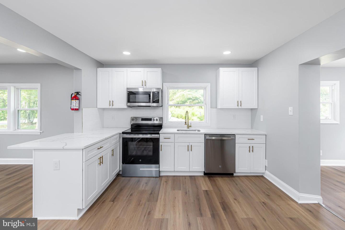 60 New Bridge Rd Property Photo 1