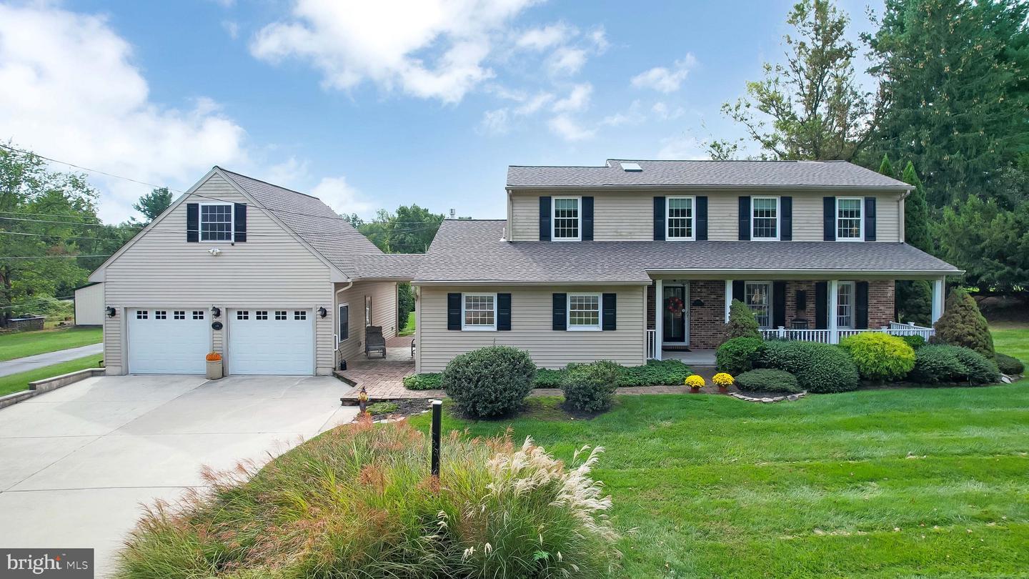 646 Lincoln Rd Property Photo 1