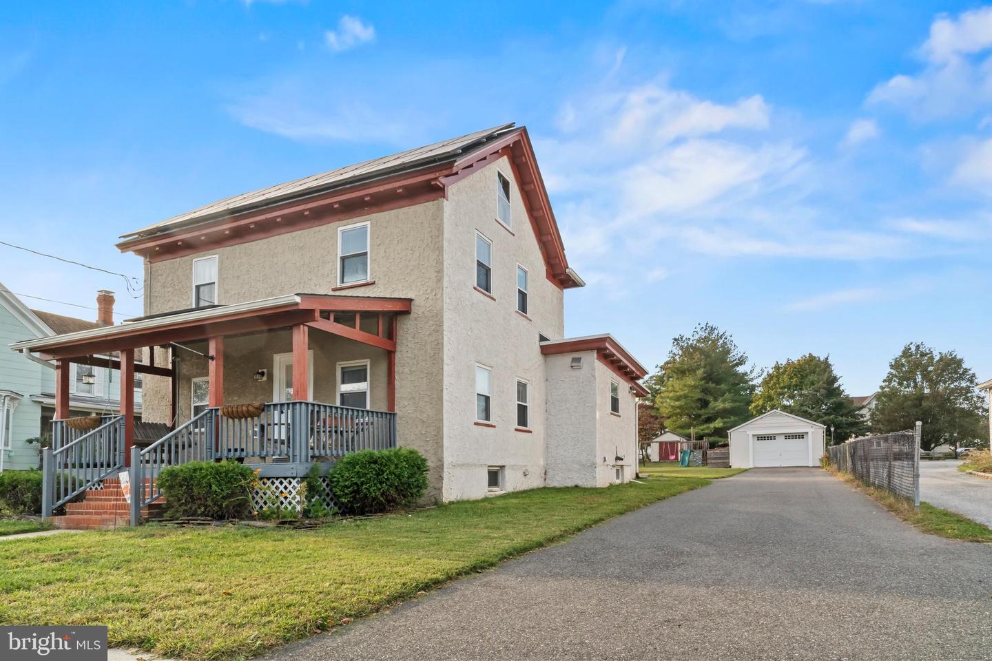 219 Broad St Property Photo 1