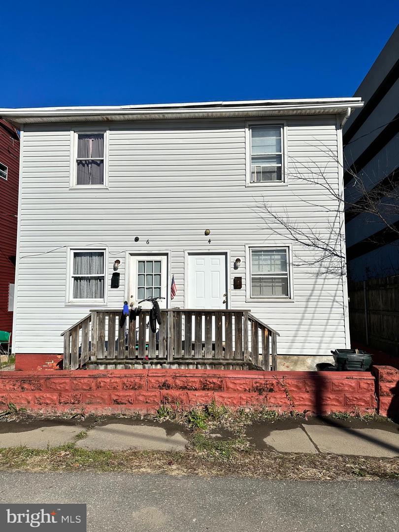 4 Belden St Property Photo 1