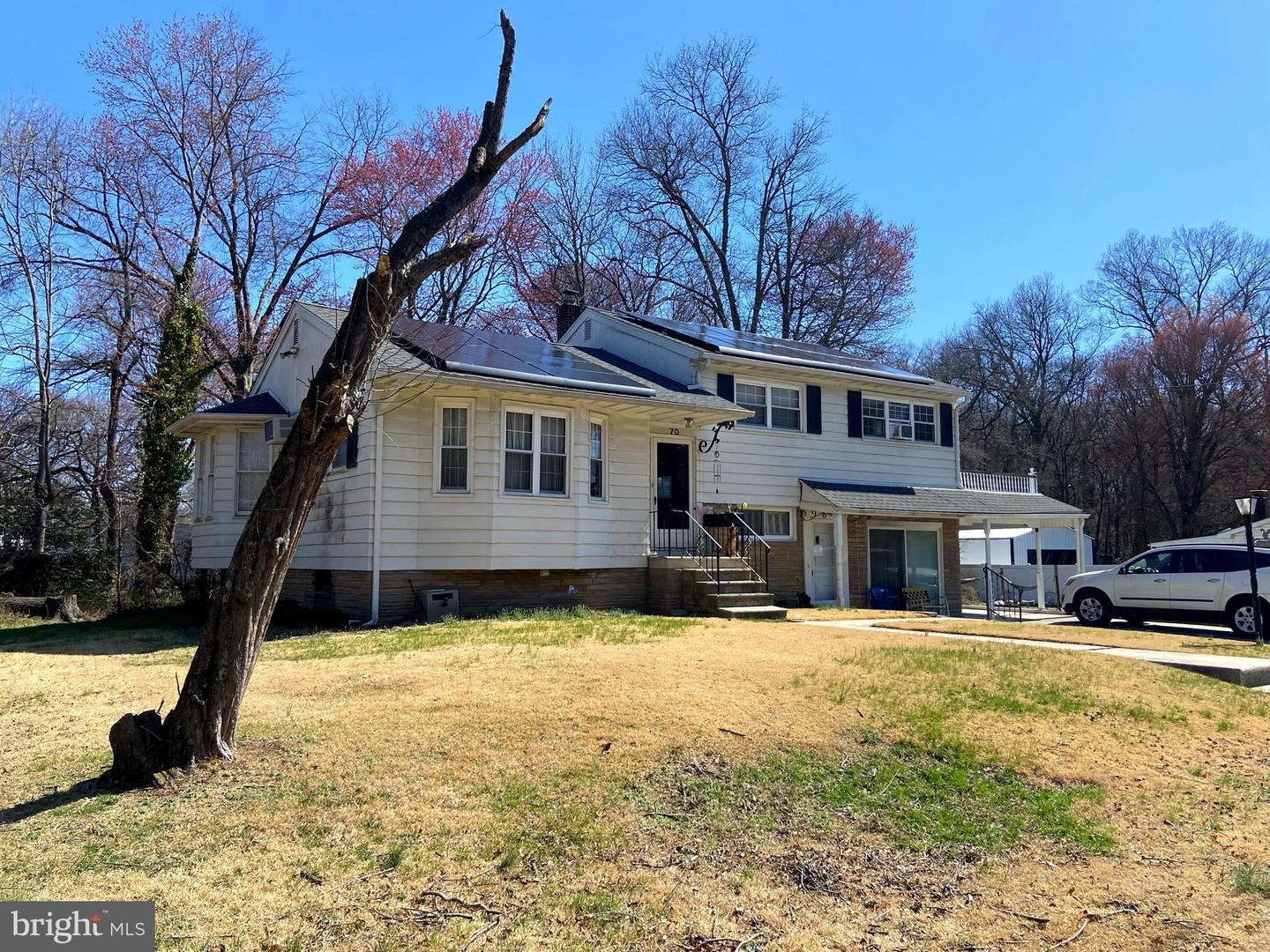 70 Locust Ave Property Photo 1