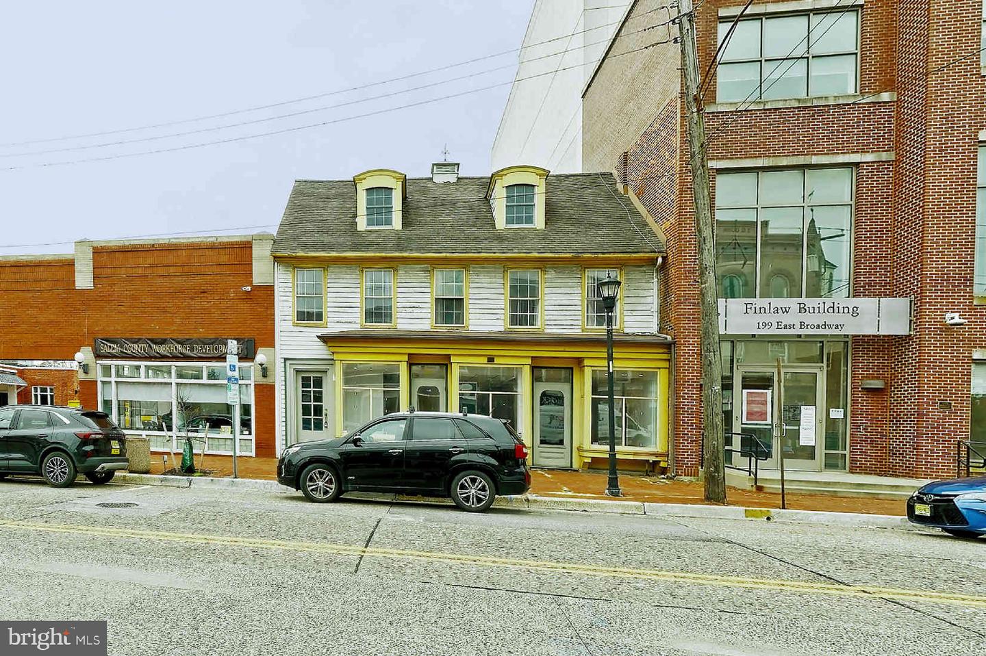 201-203 E Broadway Property Photo 1