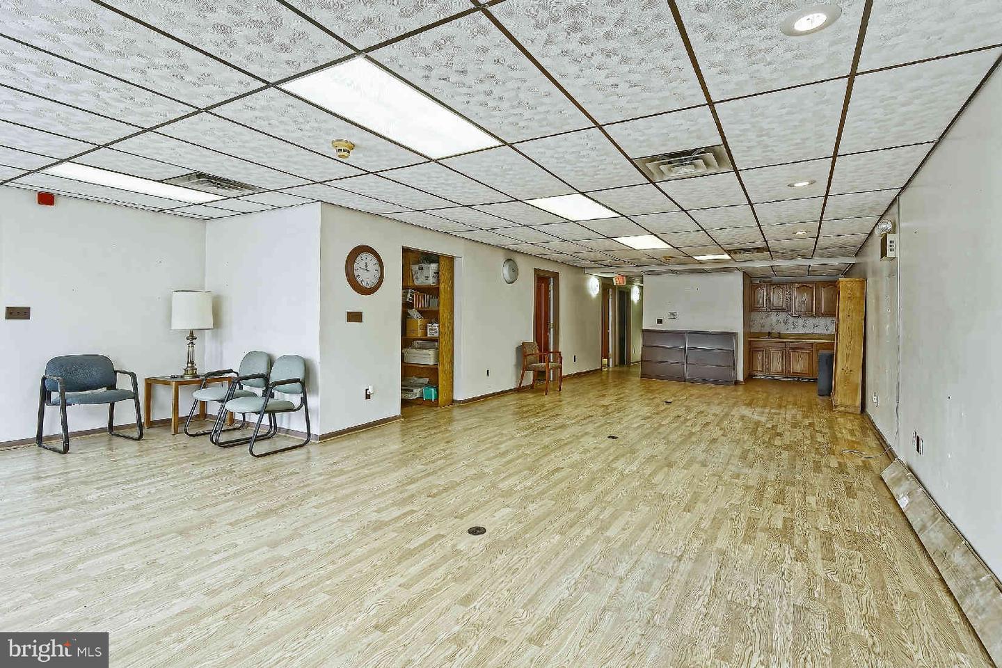 201-203 E Broadway Property Photo 5