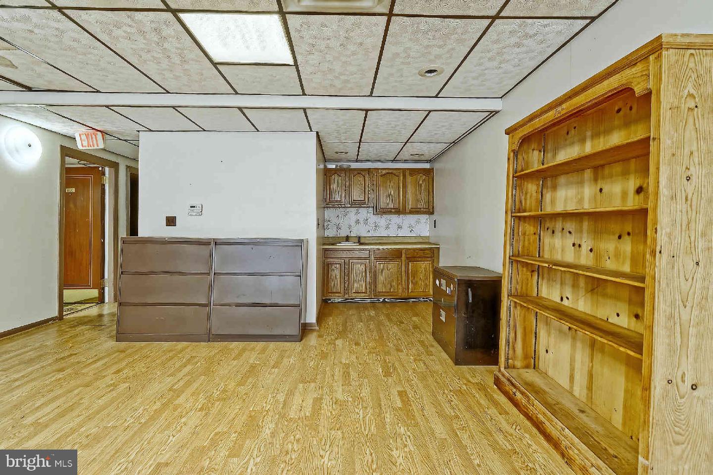 201-203 E Broadway Property Photo 6