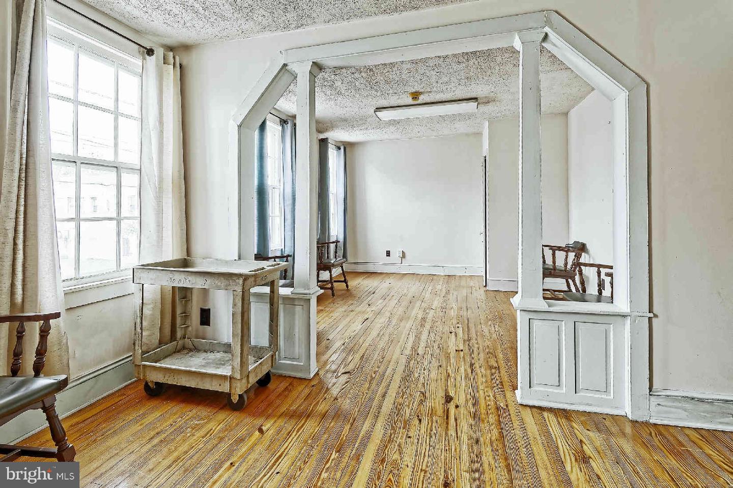 201-203 E Broadway Property Photo 7