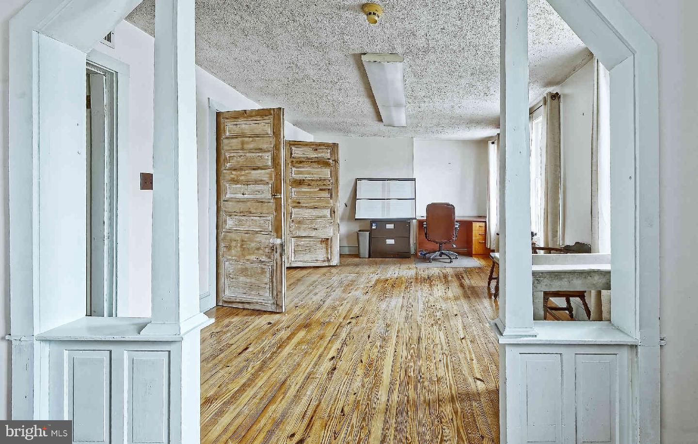 201-203 E Broadway Property Photo 8