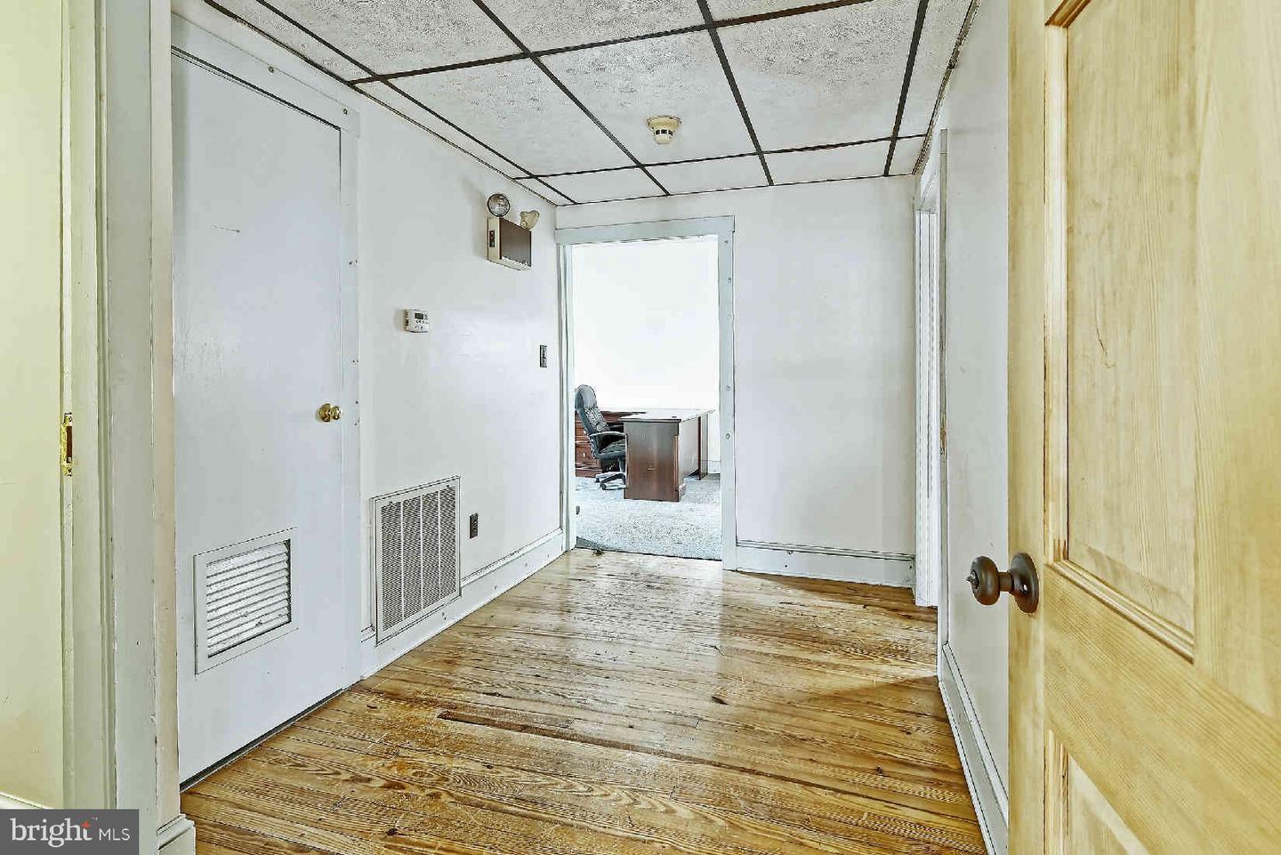 201-203 E Broadway Property Photo 12