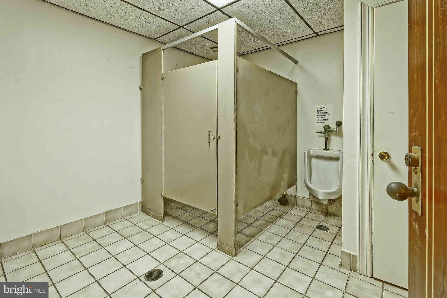 201-203 E Broadway Property Photo 17