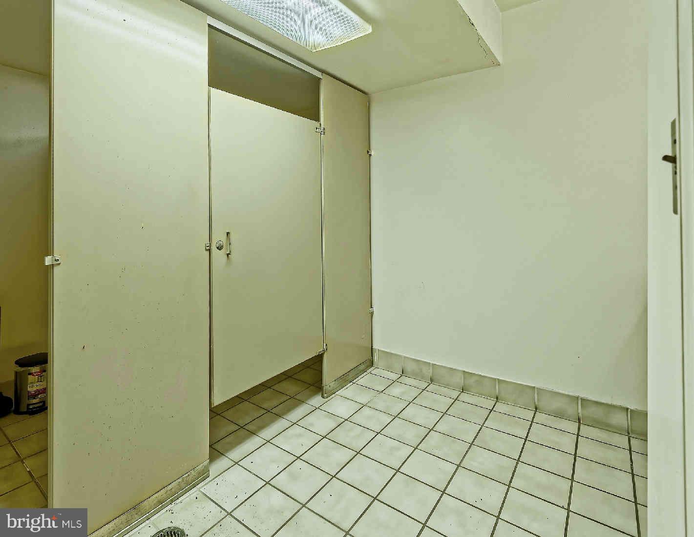 201-203 E Broadway Property Photo 19