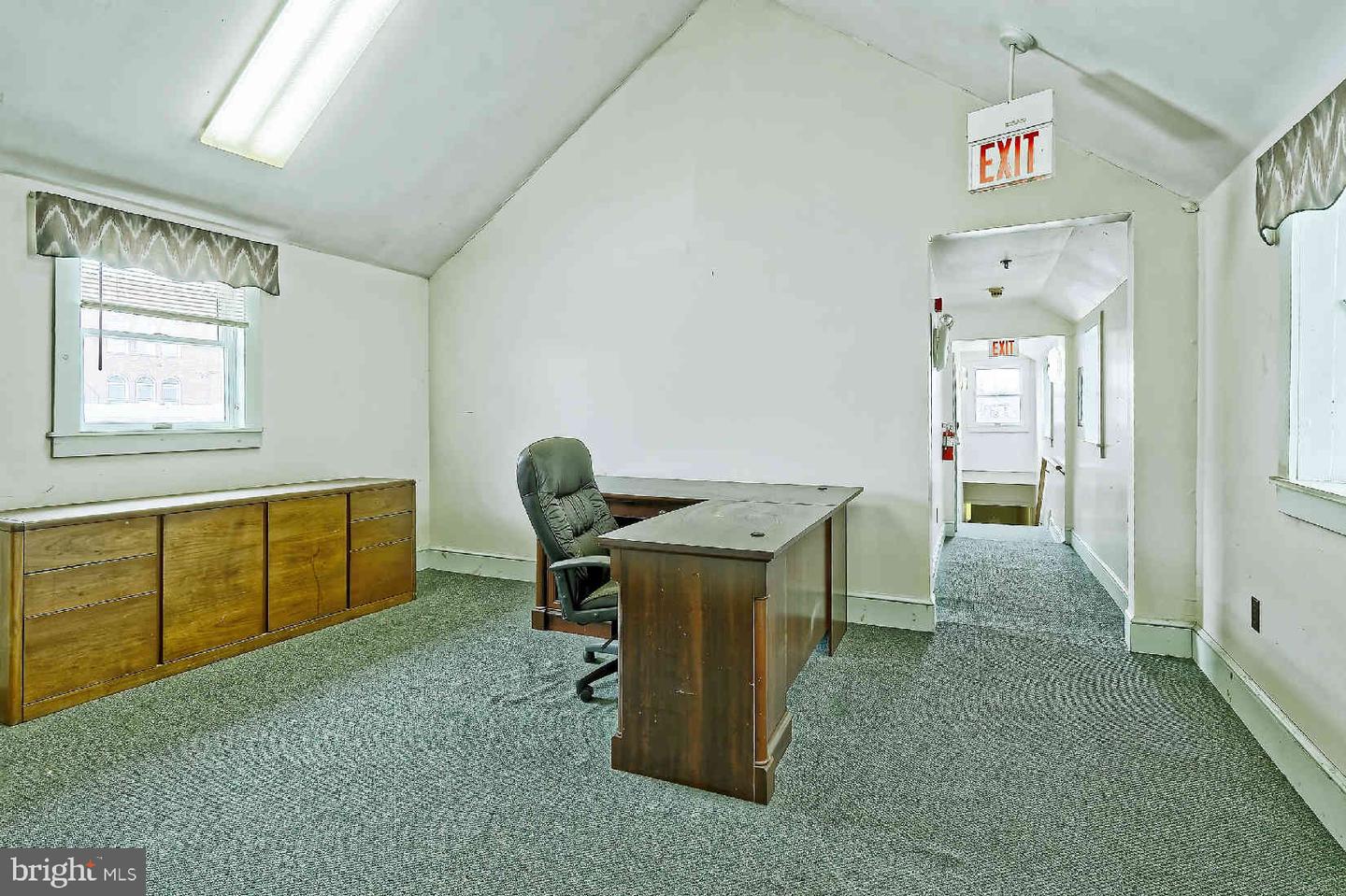201-203 E Broadway Property Photo 21
