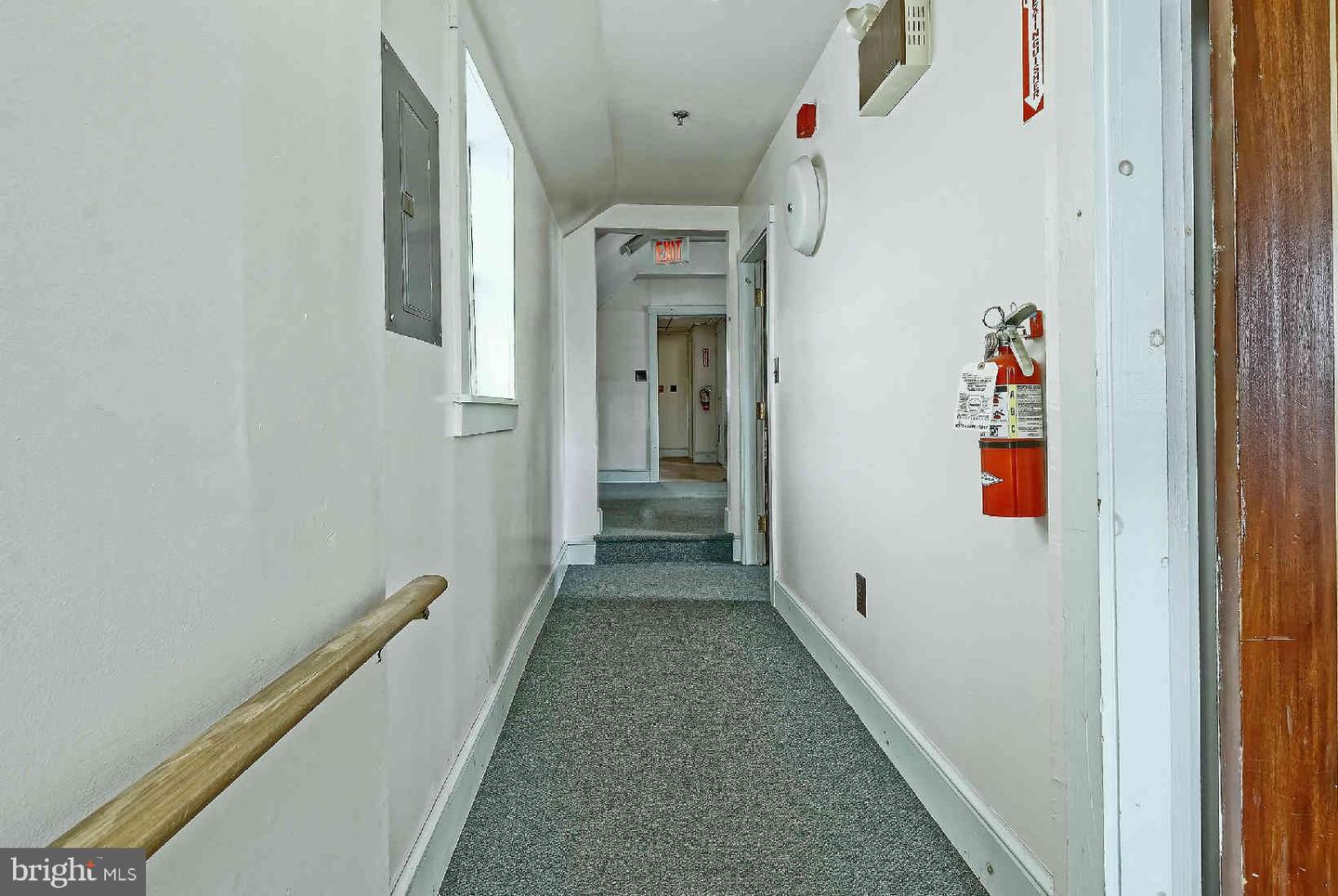 201-203 E Broadway Property Photo 22