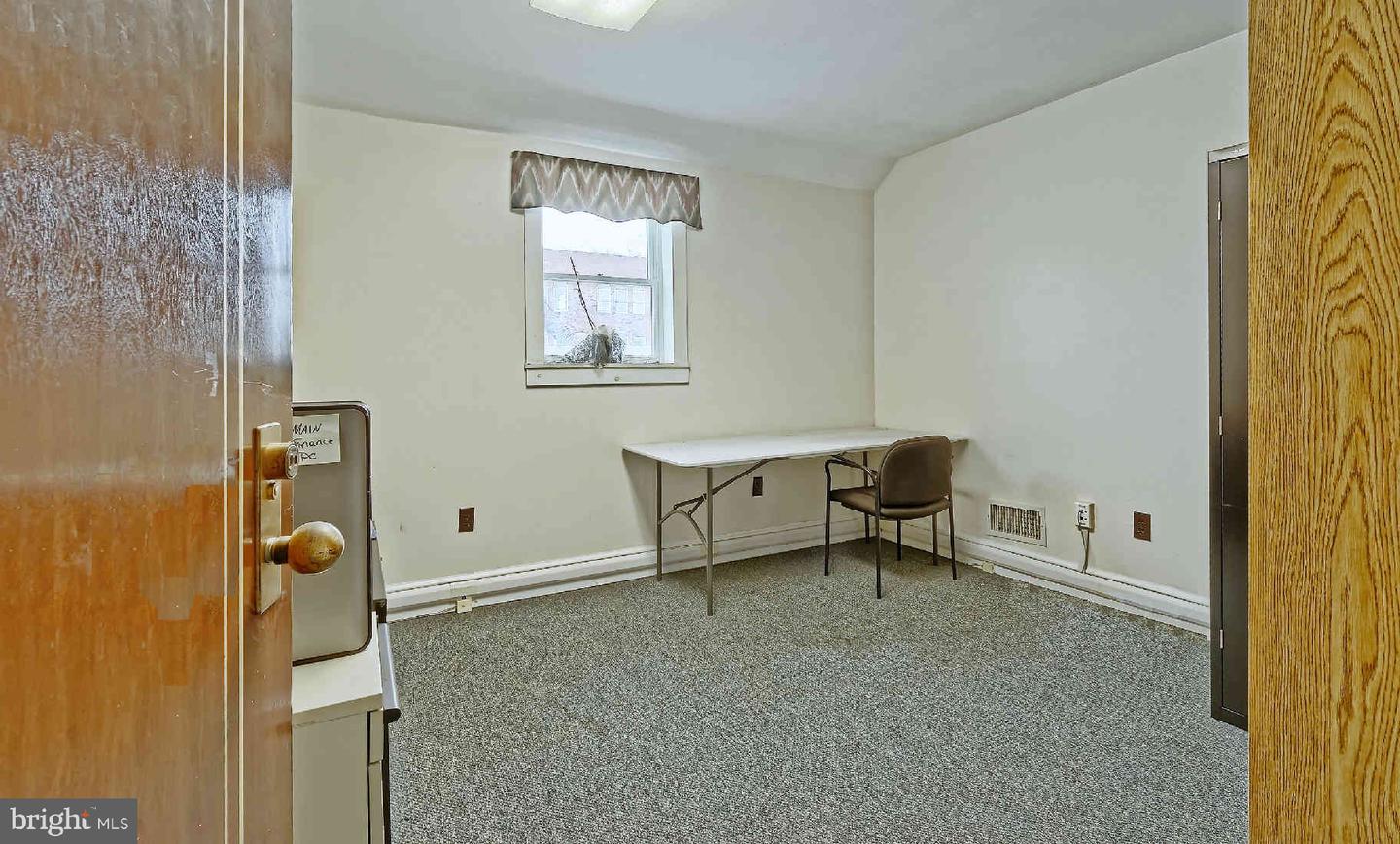 201-203 E Broadway Property Photo 23