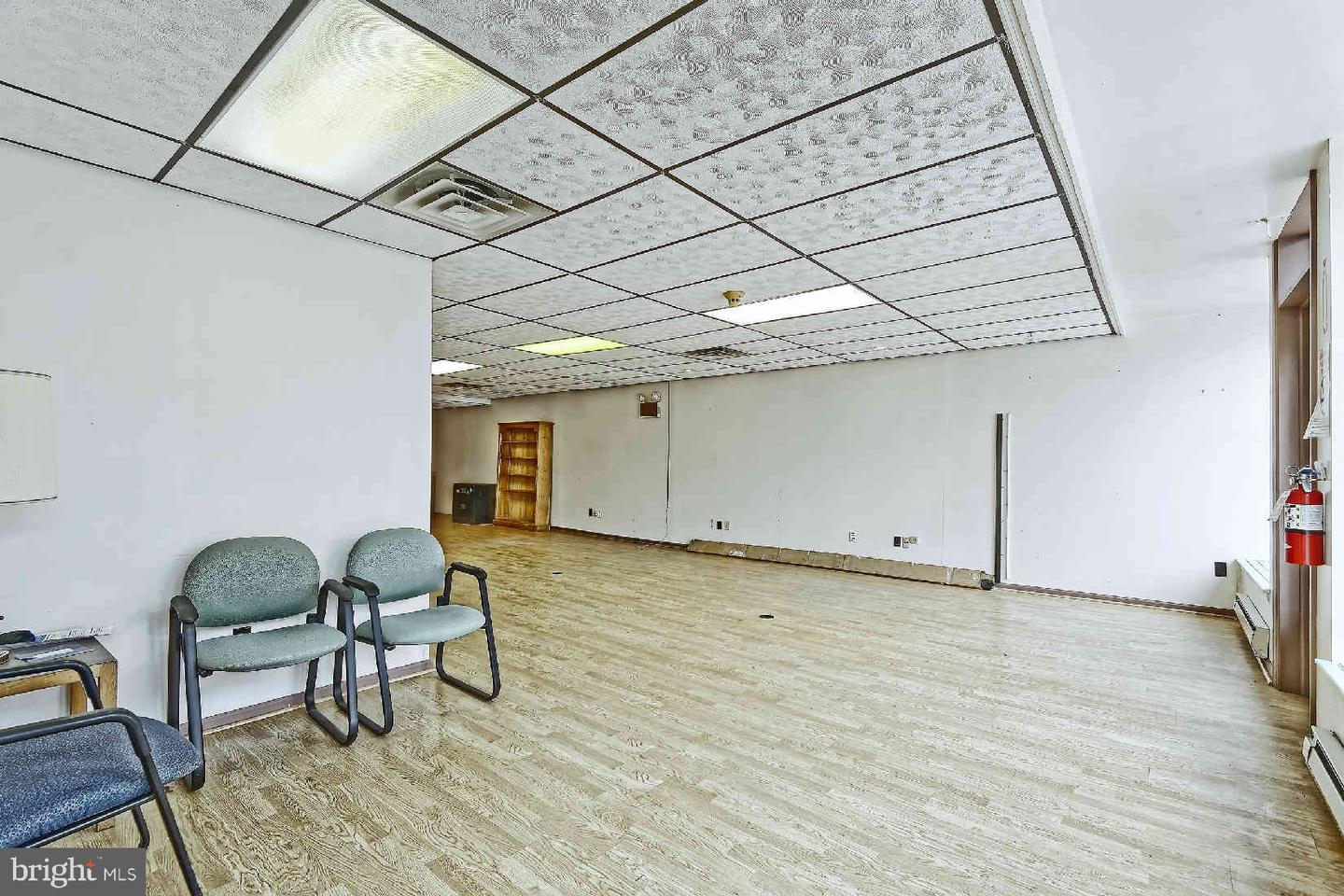 201-203 E Broadway Property Photo 26