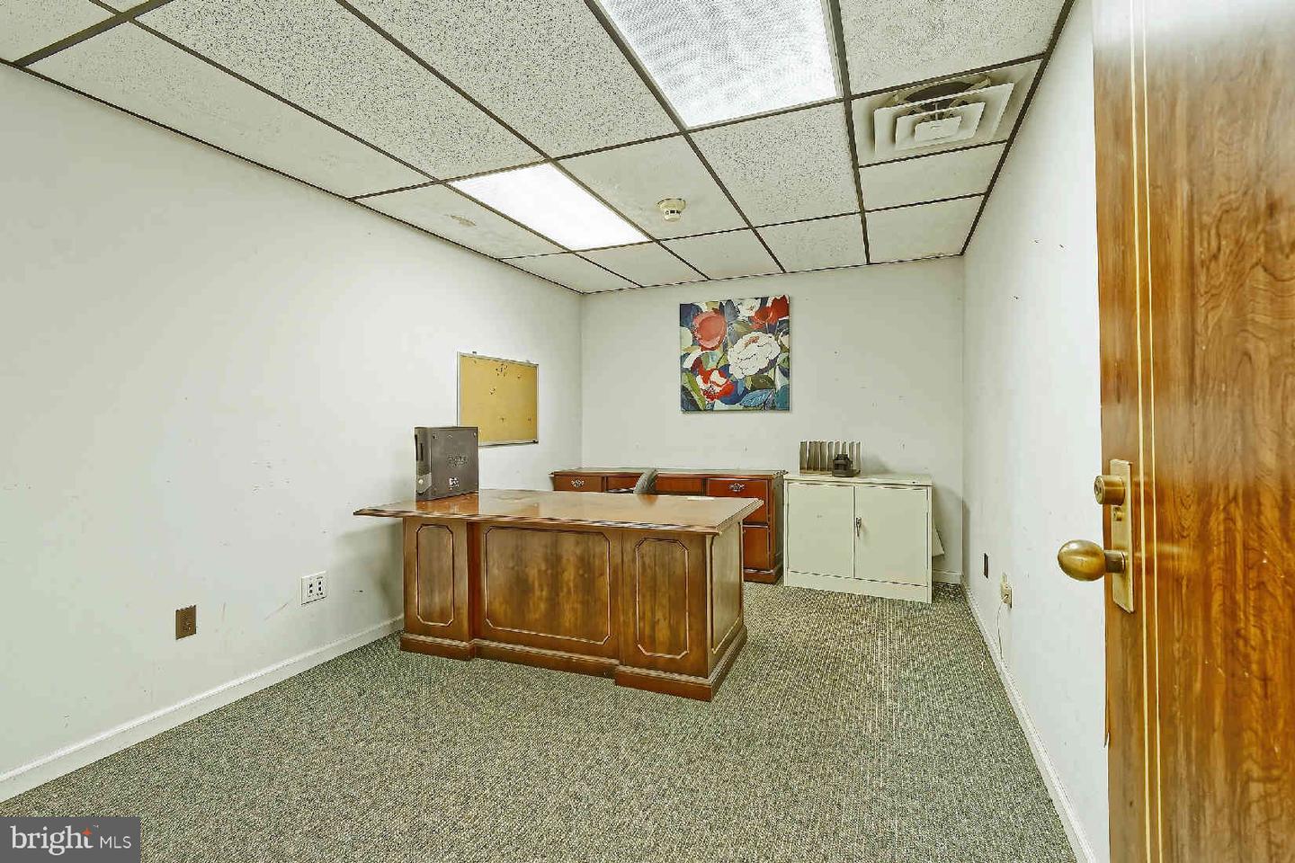 201-203 E Broadway Property Photo 28