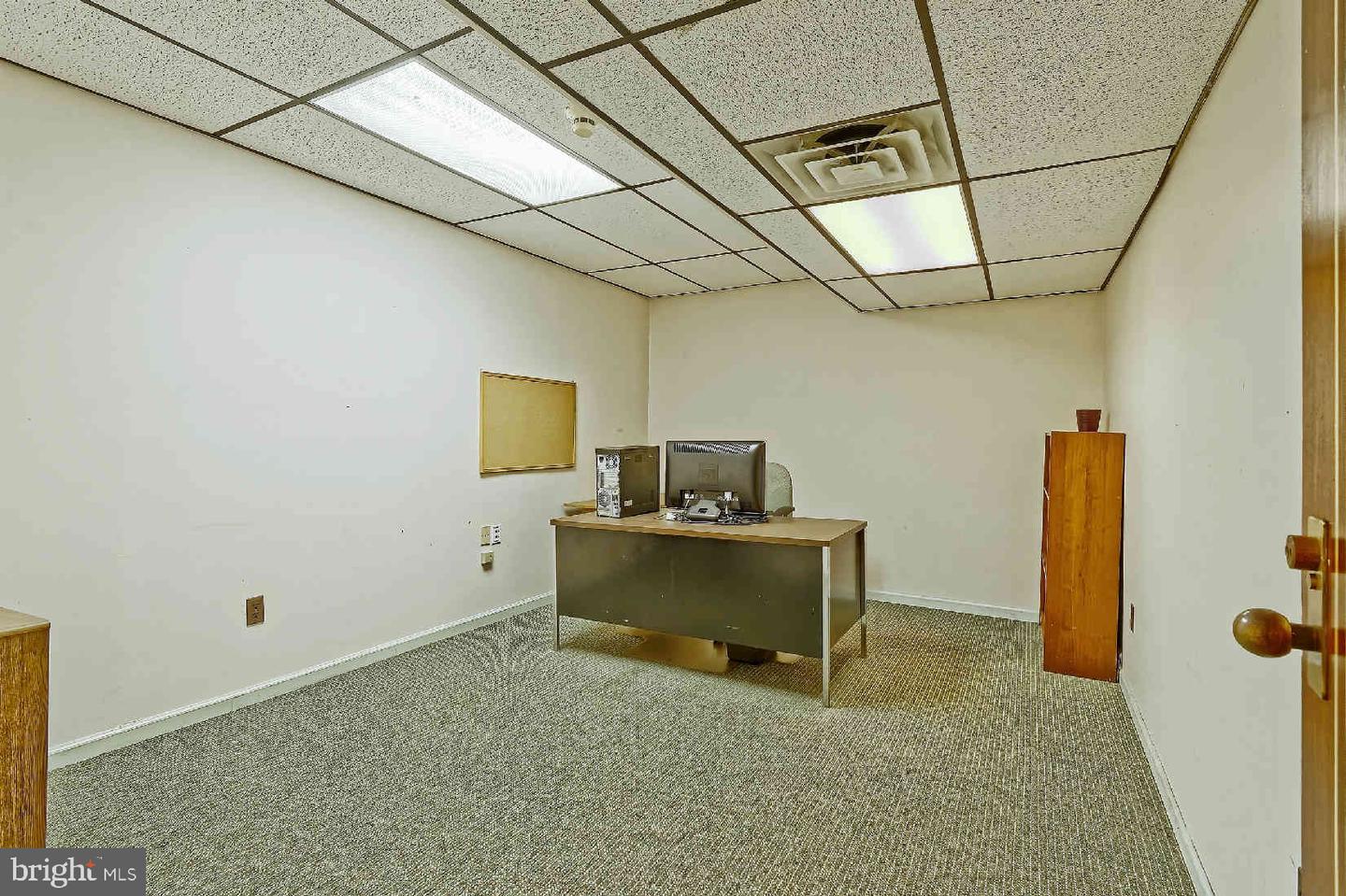 201-203 E Broadway Property Photo 29
