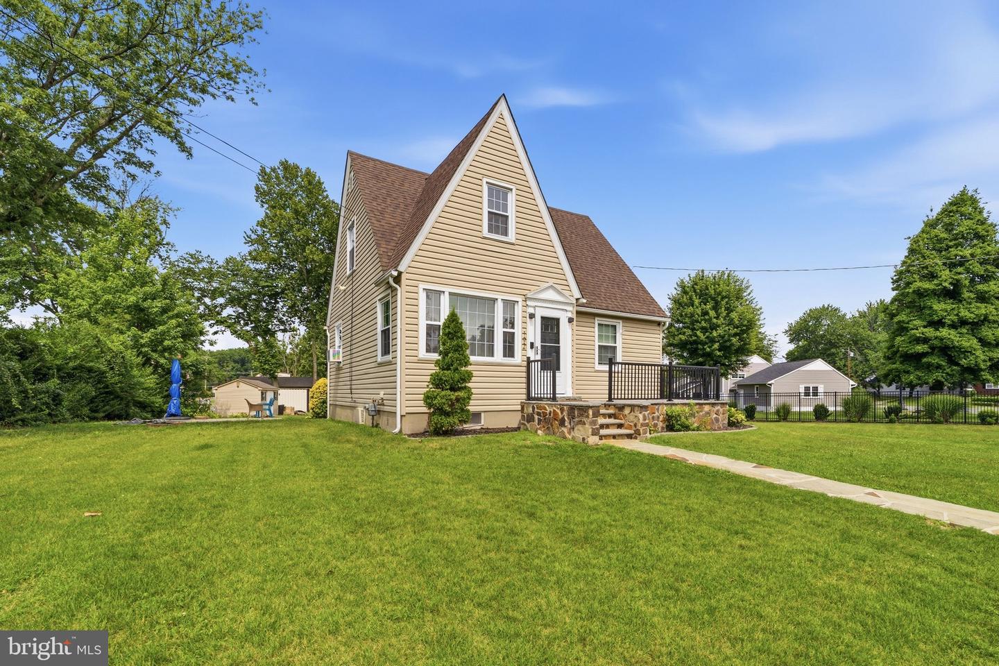 192 KUGLER AVE Property Photo 1