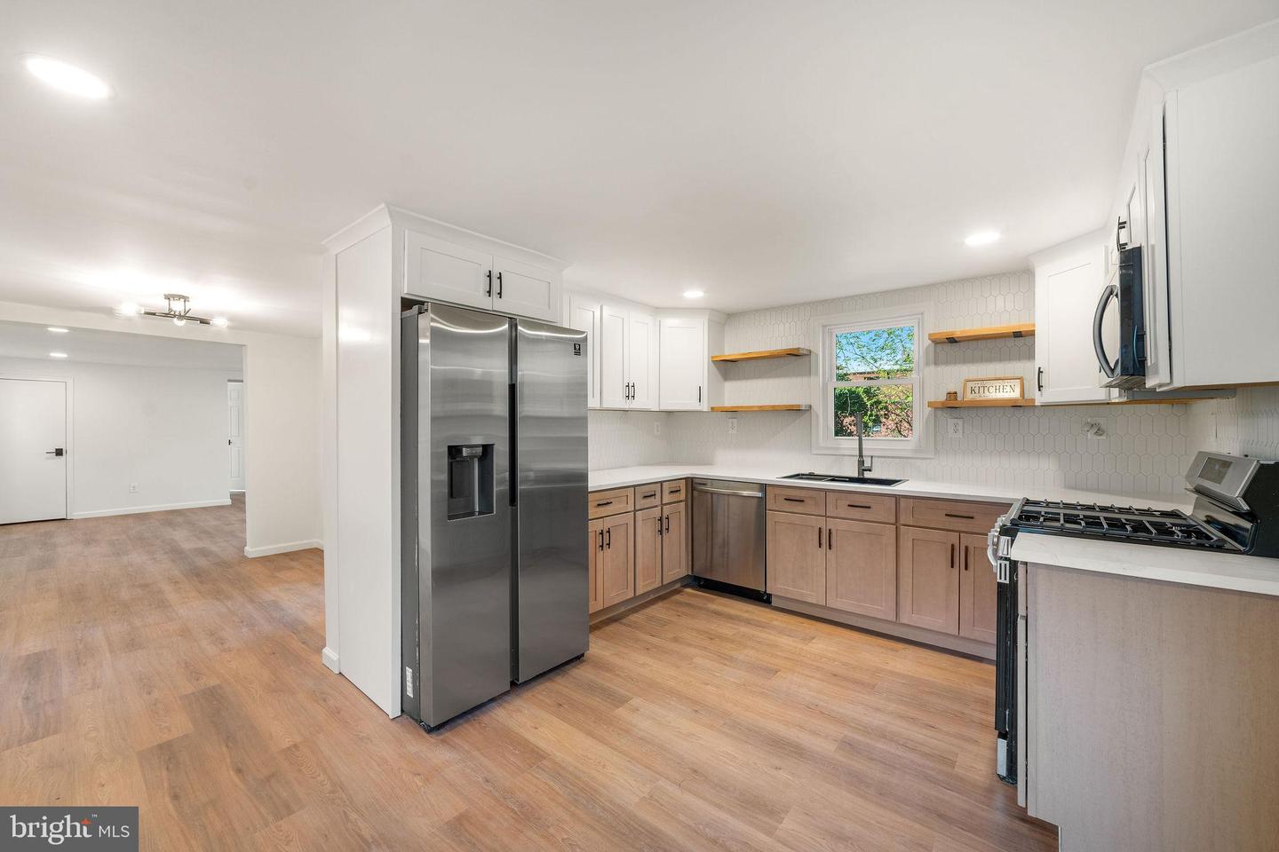 4 Walnut St Property Photo 1