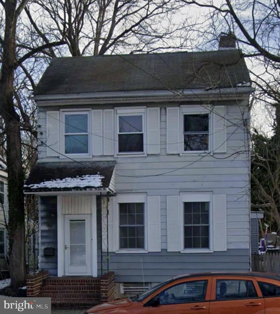 294 E BROADWAY Property Photo 1