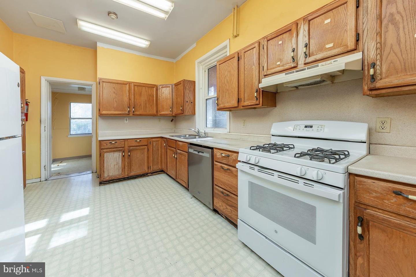 74 W Broadway Property Photo 5