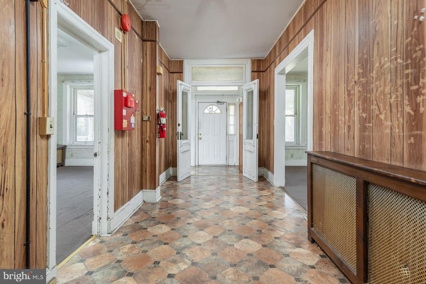 74 W Broadway Property Photo 6