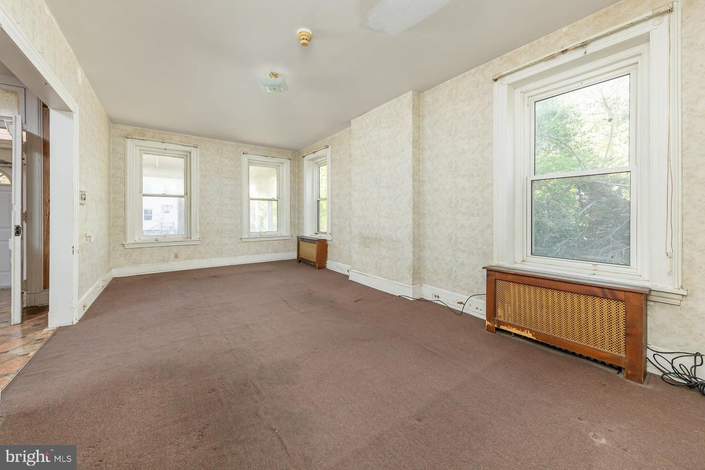 74 W Broadway Property Photo 8