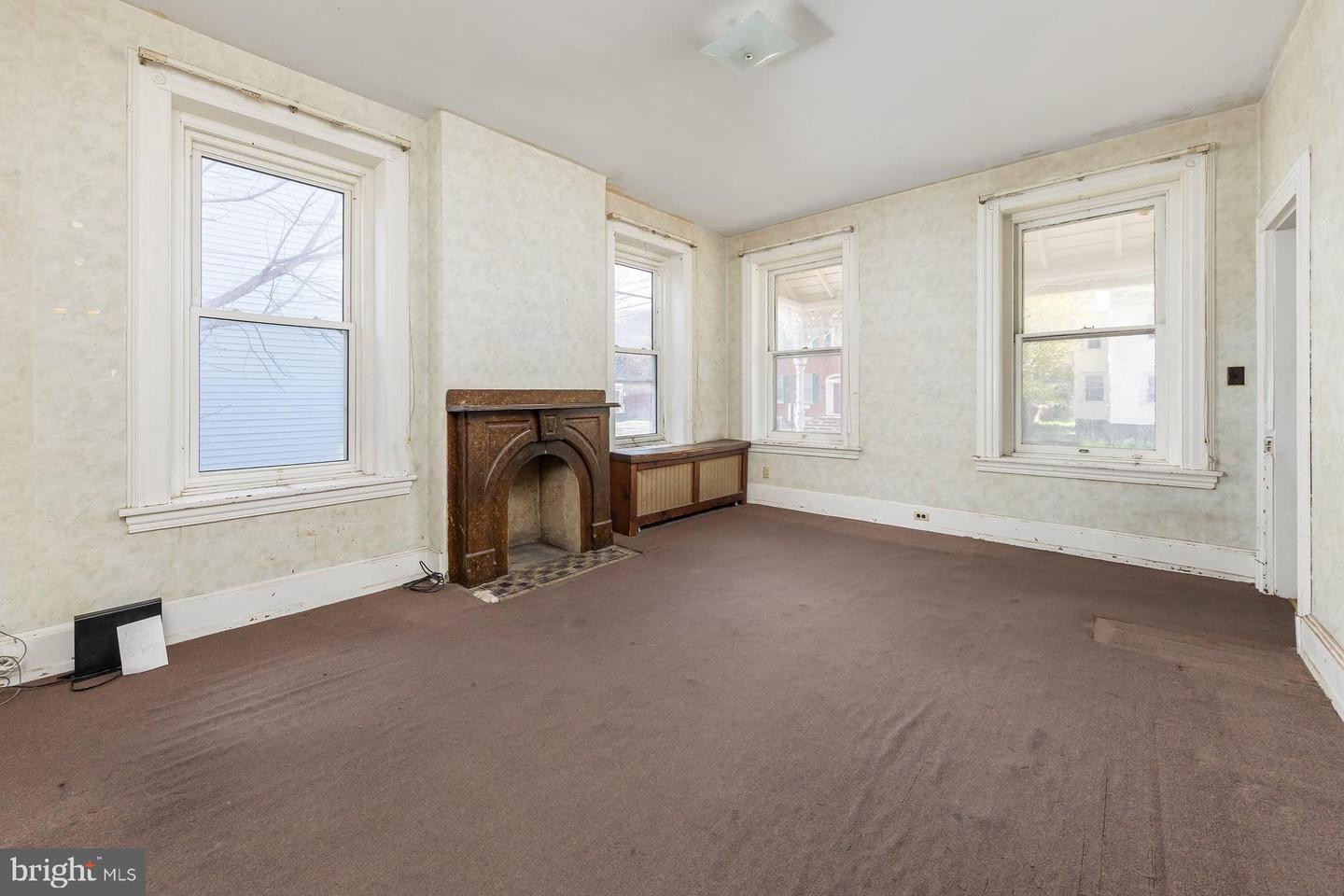 74 W Broadway Property Photo 9