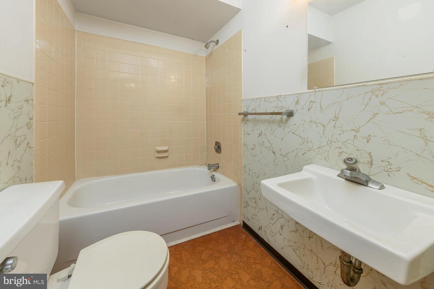 74 W Broadway Property Photo 26