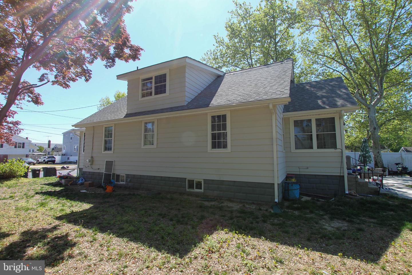 53 Spruce St Property Photo 3