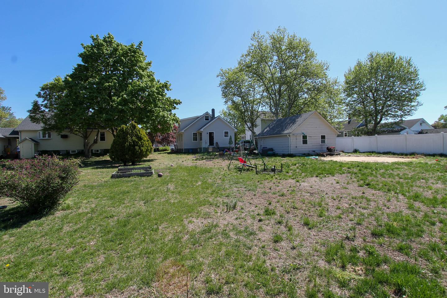 53 Spruce St Property Photo 4