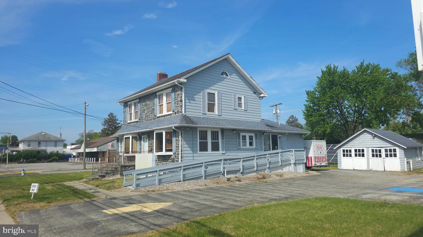 101 N Broadway Property Photo 3