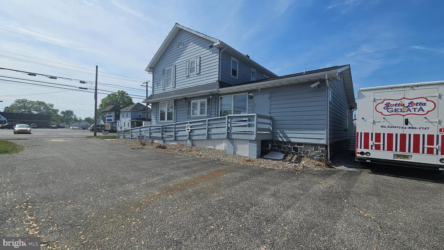 101 N Broadway Property Photo 4